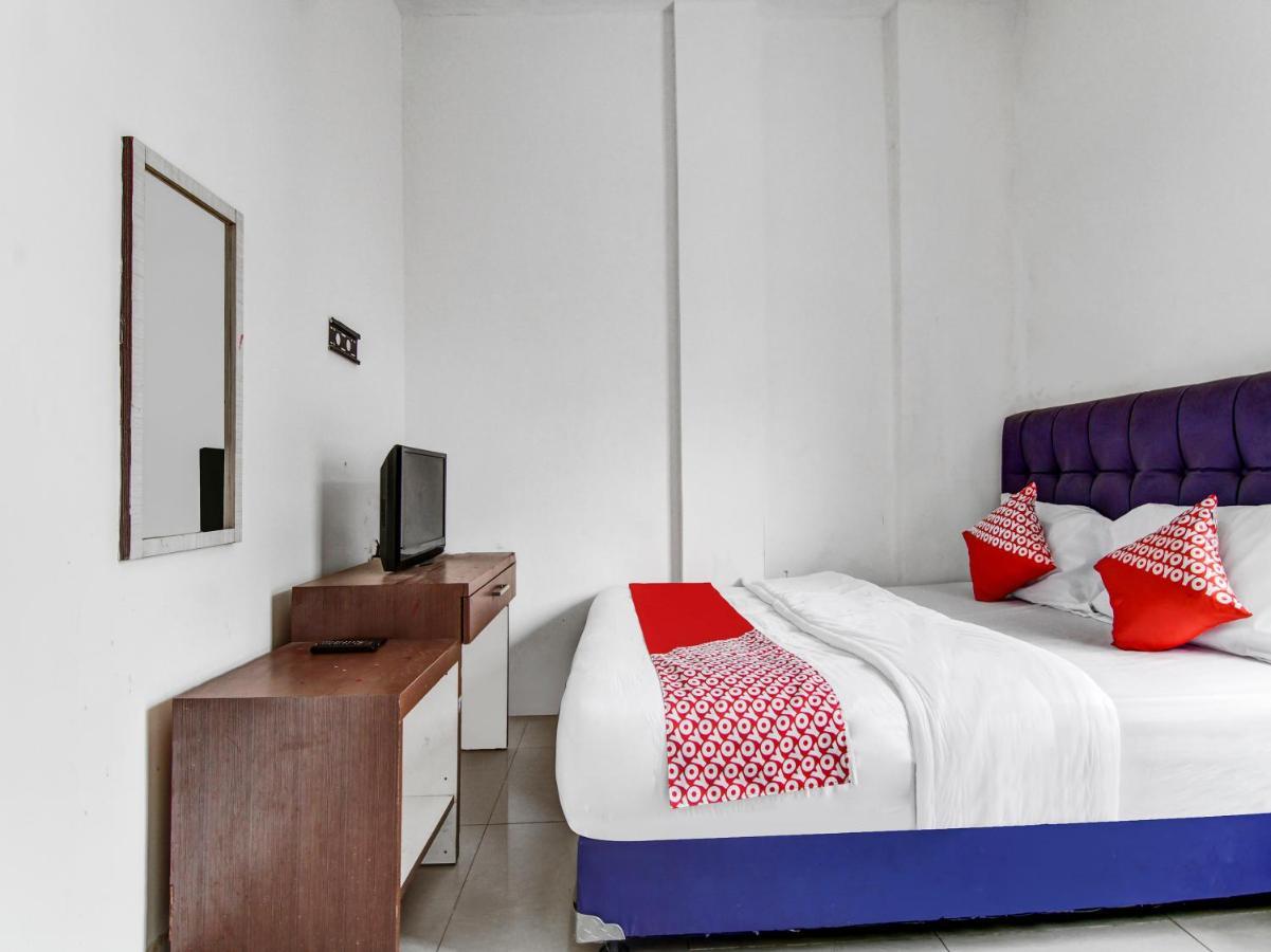 Oyo 90897 Hotel Sepupu Satria Pekanbaru Exterior foto